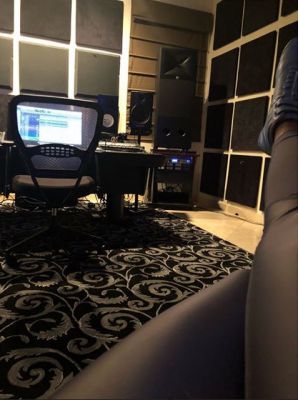 NickiMinaj studio.jpg