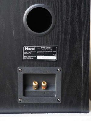 Magnat vzadu basreflex.jpg