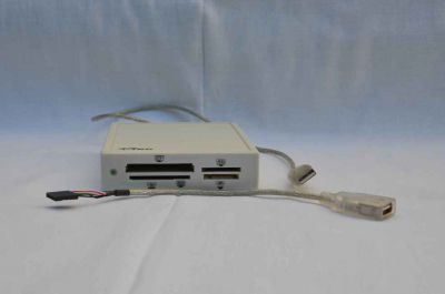memory_card_reader_1.jpg