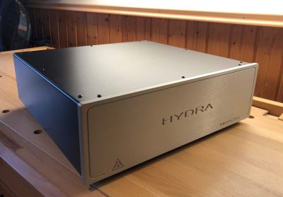 Shunyata Hydra Triton_01.jpg