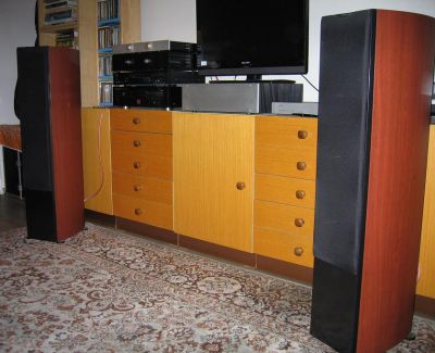 Speakers+amplifiers_home_s.JPG
